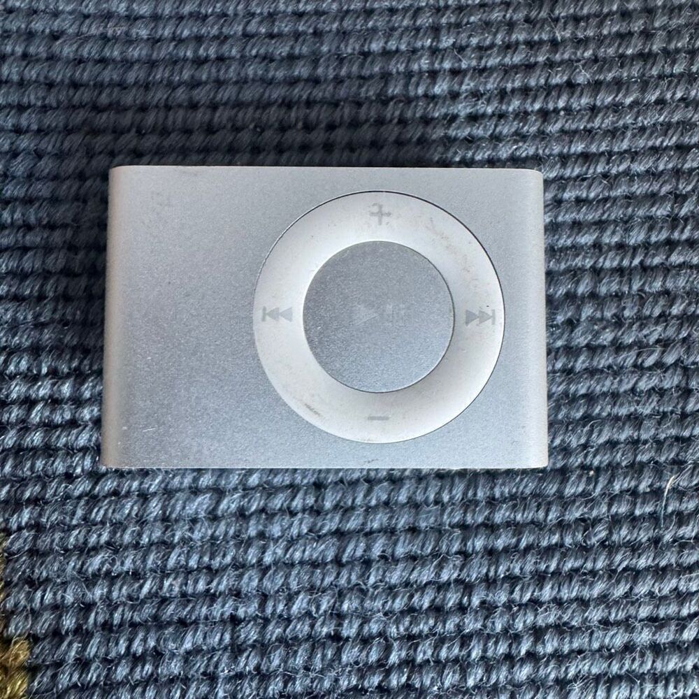 Apple iPod Shuffle Silver - Picture 2 of 9